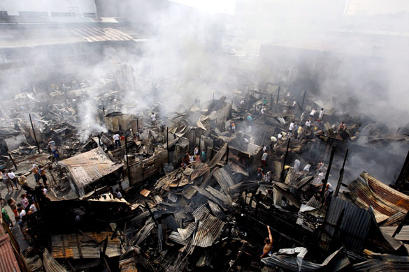 24 hours in pictures: 300 left homeless in a fire raze in Manila