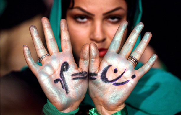 Iran elections: An Iranian woman supporter of Mir Hossein Mousavi with writing on her hands