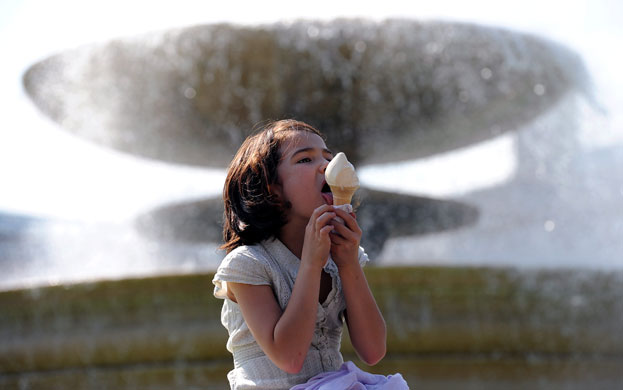 http://static.guim.co.uk/sys-images/Guardian/Pix/pictures/2009/7/1/1246440471394/A-girl-enjoys-an-ice-crea-002.jpg