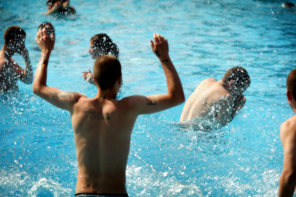 Heatwave: Swimmers splash about at Brockwell Lido, London