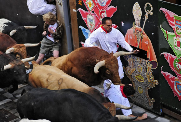 Pamplona bull running: Bull running