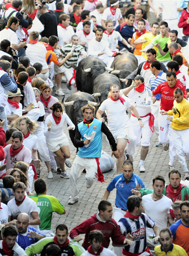 Pamplona bull running: Bull runners