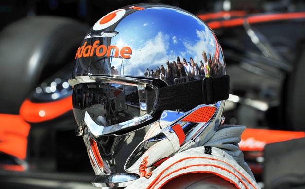 24sport: McLaren Mercedes mechanics