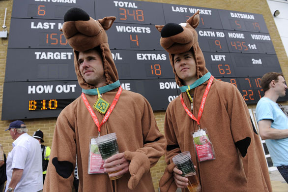 Tom Jenkins: Ashes cricket day three