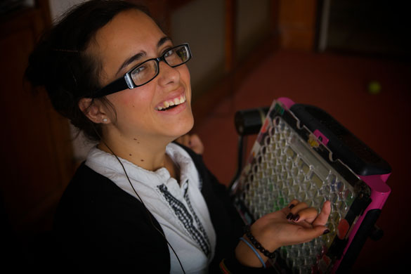 Nadia Clarke: A girl shows us her computer keyboard