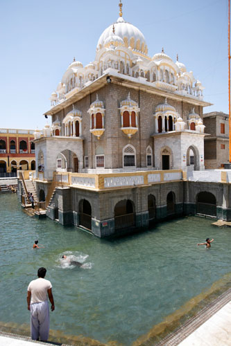 Pakistan's Sikh refugees: Sikhs fleeing Taliban take refuge at historical shrine