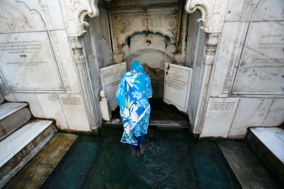 Pakistan's Sikh refugees: Sikhs fleeing Taliban take refuge at historical shrine