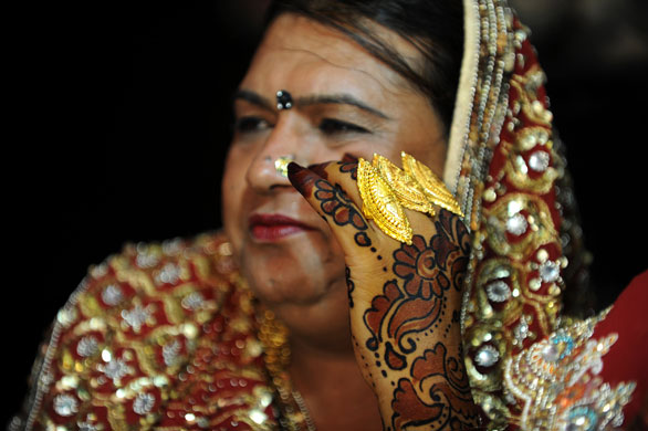 24 hours in pictures: An Indian eunuch