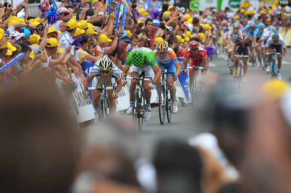 Tour de France Stage 10: Mark Cavendish wins stage 10