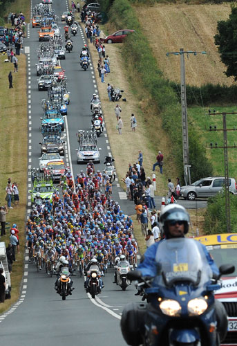 Tour de France Stage 10: Riders and their support vehicles