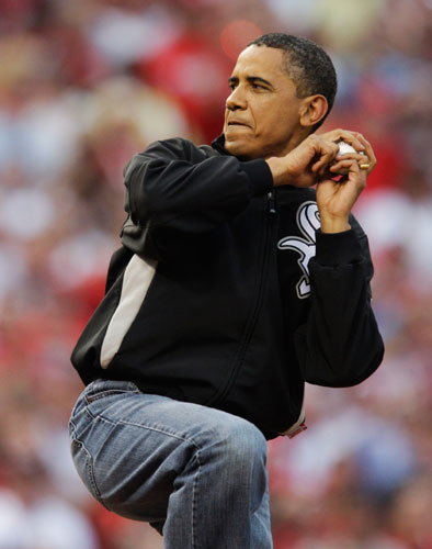 24sport: President Barack Obama winds up to throw out the ceremonial first pitch 