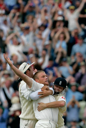 Flintoff retires: Flintoff,  Vaughan and Bell celebrate