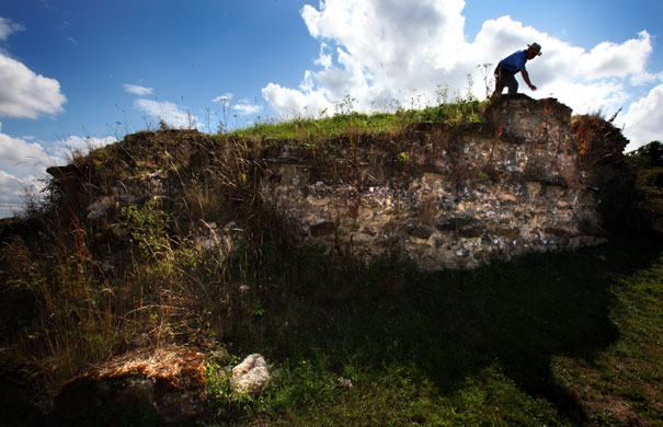 Silchester: Professor Mike Fulford at the North Gate of the roman wall at Silchester