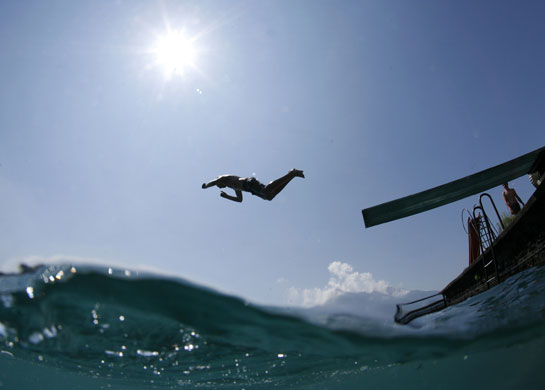 16 July 2009: Oberhofen, Switzerland: A swimmer dives into lake Thun at the lido