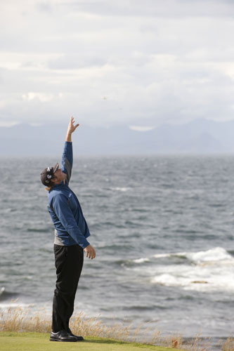Open Golf day 4: Steve Marino tests the wind on 10th tee