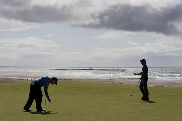 Tom Jenkins Open golf: Watson and Goggin on the 4th green