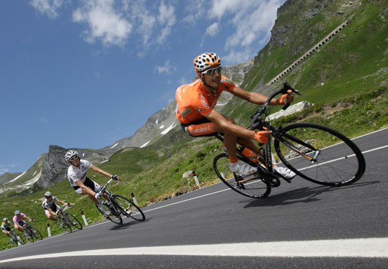 Tour de France stage 16: Mikel Astarloza leads Andy Schleck