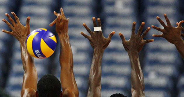 24sport: Cuba's players block the ball