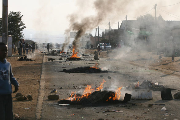 South Africa violence: Fires burn as riots break out over inadequate housing in Balfour