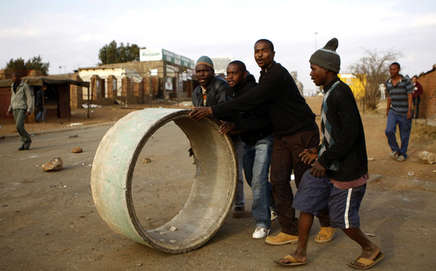 South Africa violence: Protesters prepare to block roads in Siyathemba township outside Balfour
