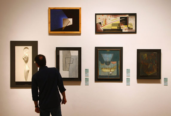 Bauhaus exhibition: Paintings exhibited in the Martin-Gropius-Bau