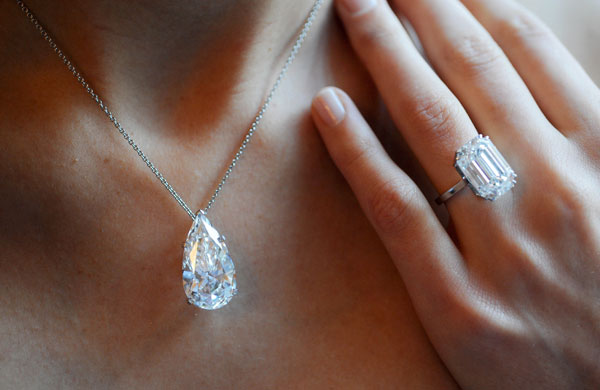 Diamonds: Diamond necklaces