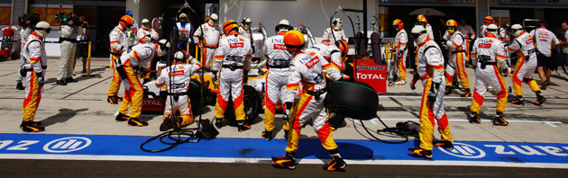 Budapest qualifying: The Renault pit crew busy themselves around the car of Fernando Alonso 
