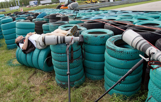 Budapest qualifying: A photographer takes a rest prior to the practice session