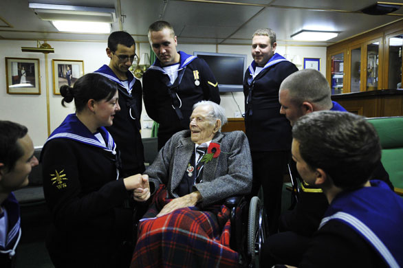 Harry Patch: Harry Patch with Able Seaman Aimee Kelly 