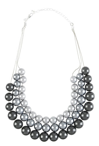 Look The Business: A necklace of metallic pearls