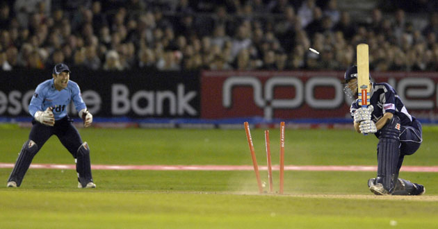 24sport: Warwickshire's Rikki Clarke is clean bowled by Sussex's Yasir Arafat