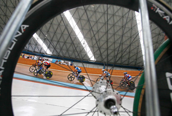 24sport: Cyclists competes during a men's scratch 10 km competition