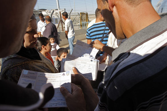 Beach in Israel: Palestinians from Samoa examine their permits