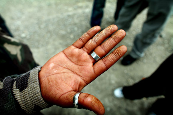 Eritrean refugees Calais: Disguise fingerprints