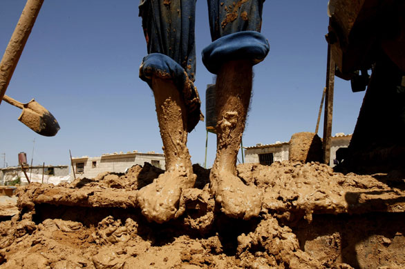 24 hours in pictures: Palestinians build a house with clay