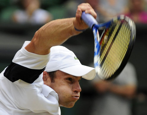 Wimbledon: Andy Roddick of the U.S. serves to Andy Murray