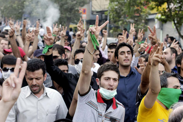 Iran protests: Supporters of Iranian opposition leader Mousavi march in Tehran