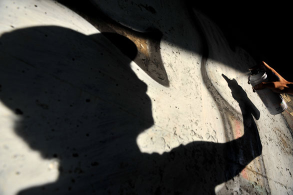 24 hours: Colombian   artist Jhon Breagner