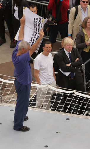 Trafalgar Square plinth: Anti-smoking protester Stuart Holmes is watched by artist Antony Gormley