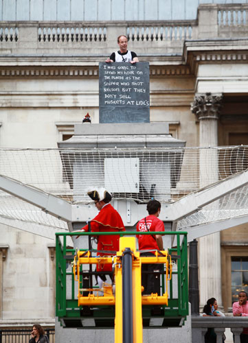 Trafalgar plinth: Scott Illman is replaced by Steve Platt 