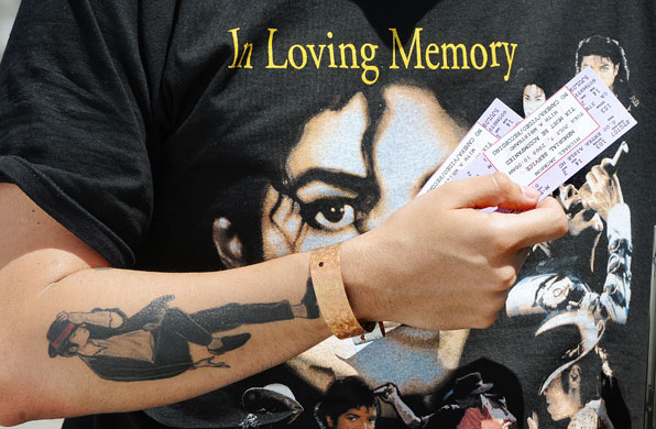 Michael Jackson Funeral: Fans Gather At Forest Lawn Memorial Park and Mortuary - Los Angeles