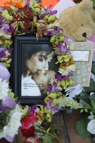 Michael Jackson Funeral: Michael Jackson tributes