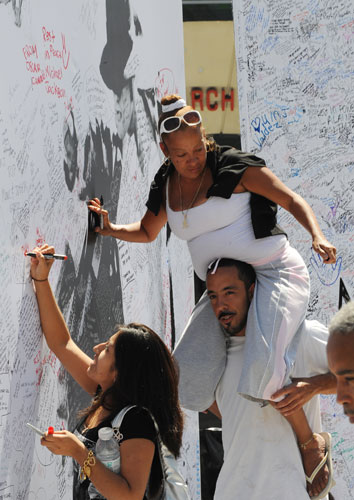 Michael Jackson Funeral: 88686405