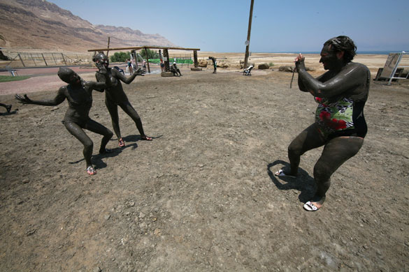 24 hours in pictures: Tourists enjoy the Dead Sea