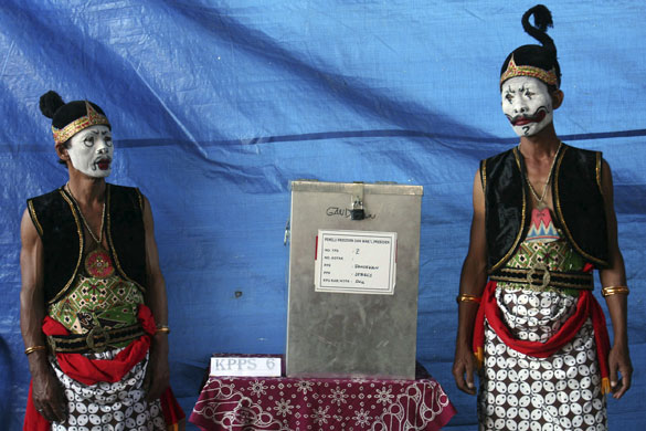 24 hours in pictures: Election officials in Indonesia