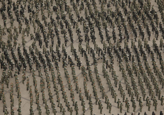 Urumqi: Soldiers massing