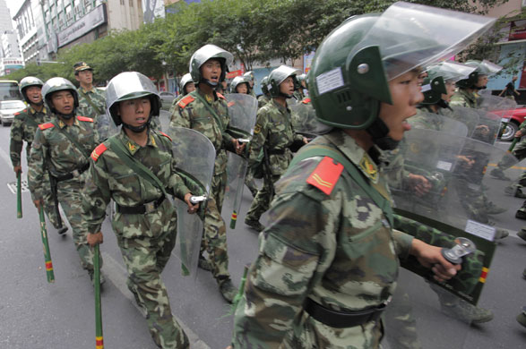 Urumqi: Soldiers on the streets