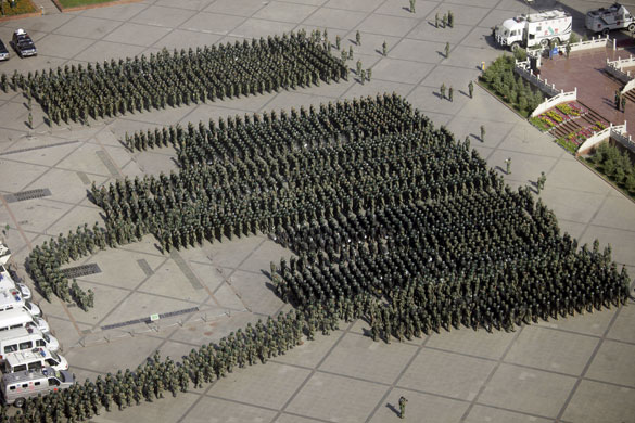 Dan Chung in Urumqi: Security forces in the main square