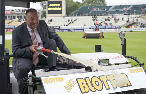 Toms Ashes Day 3: Beefy Botham helps clear the rain from the pitch