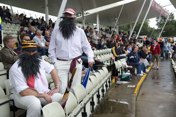 Toms Ashes Day 3: Fans dressed as W C Grace